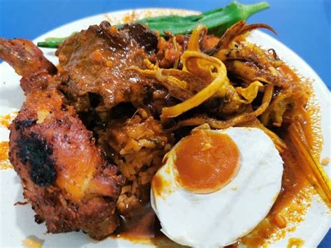  Vadam Nasi Kandar:  Spicy Aromatic Delights Meet Creamy Coconut Infusions