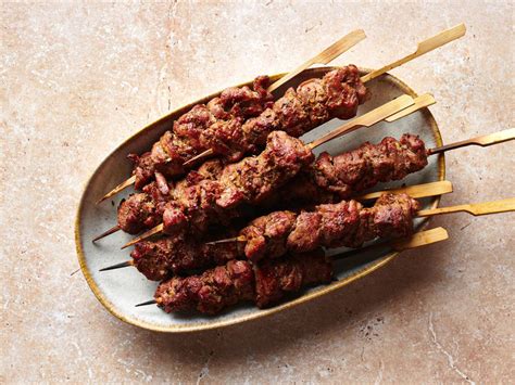  Xi’an Spicy Cumin Lamb: Bir Yemeğin Ateşi ve Baharat Şöleni!